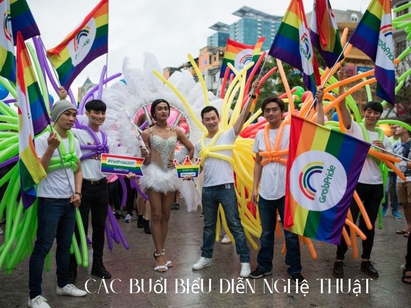 Các buổi biểu diễn chào mừng tháng tự hào của LGBT