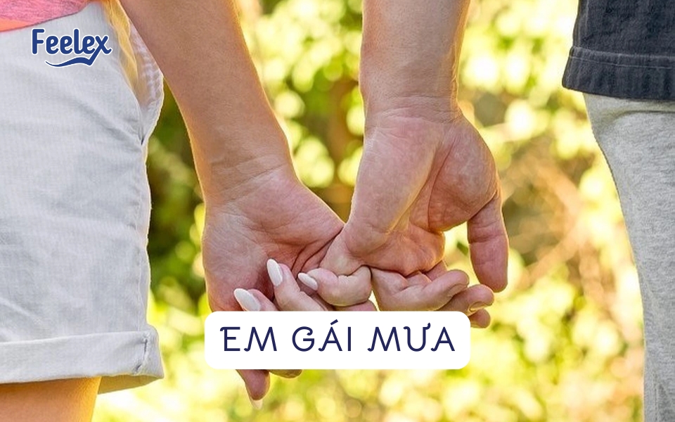 em gái mưa