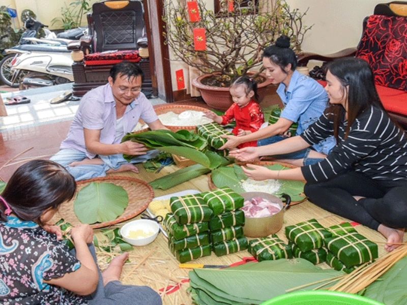 Gói bánh Chưng, bánh Tết ngày Tết