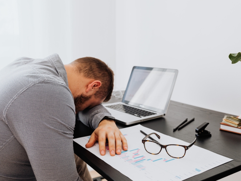 Quan hệ nhiều có thể ảnh hưởng đến khả năng tập trung trong công việc 
