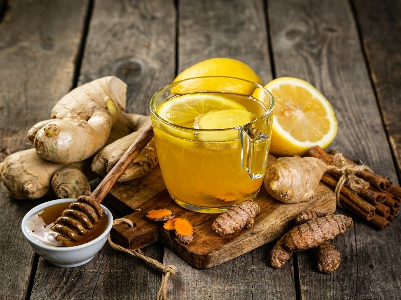 Phụ nữ nên uống gì trước khi quan hệ? 9+ thức uống kích thích chạm đỉnh! Nước ép gừng mật ong, một sự kết hợp tuyệt vời để kích thích ham muốn và cải thiện sức khỏe.
