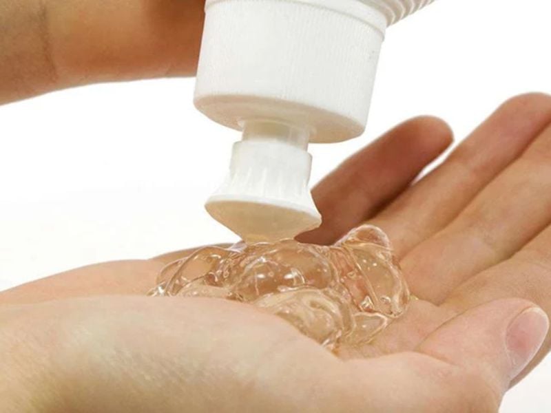 Cậu bé có thể vào sâu bao nhiêu? Có chạm cổ tử cung không? Phụ nữ chỉ thấy thoải mái khi được “bôi trơn” đầy đủ