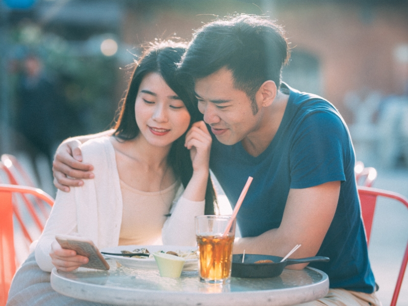 Tán đổ Quỳnh? 7 Bí Quyết Thả Thính Tên Quỳnh Khiến Nàng Rung Động Gay bat ngo bang nhung cau be lai hai huoc