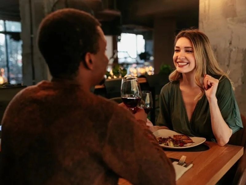 Con gái nên làm gì khi lần đầu hẹn hò? Bỏ Túi Ngay 9+ Bí Kíp Đắt Giá Hanh vi nho nhung ghi diem to
