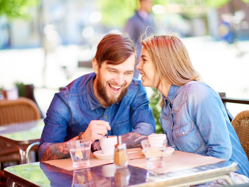 7 cách nói chuyện bớt nhạt khiến ai cũng muốn trò chuyện cùng bạn Ke chuyen thay vi chi dua thong tin