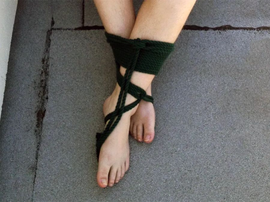 9 Cách Trói BDSM – Nhẹ Nhàng Nhưng Đầy Khiêu Khích Troi mat ca chan