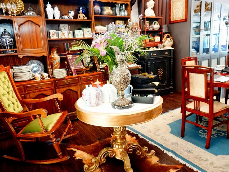 Villa Royale Antiques & Tea Room