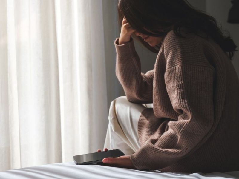 Có nên nhắn tin trước khi chàng im lặng? 7 điều bạn cần biết! ly do dang sau su im lang