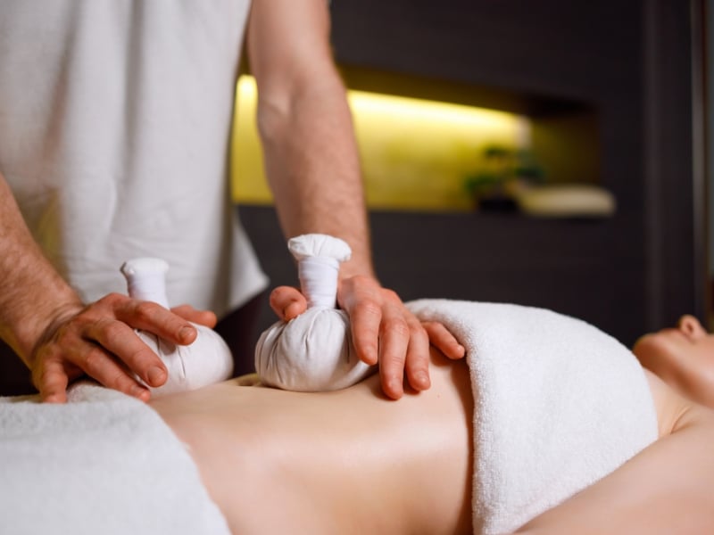 5 cách làm giảm đau bụng kinh ngay lập tức – Giảm nhanh, an toàn, không cần lo lắng Van dong nhe va massage bung