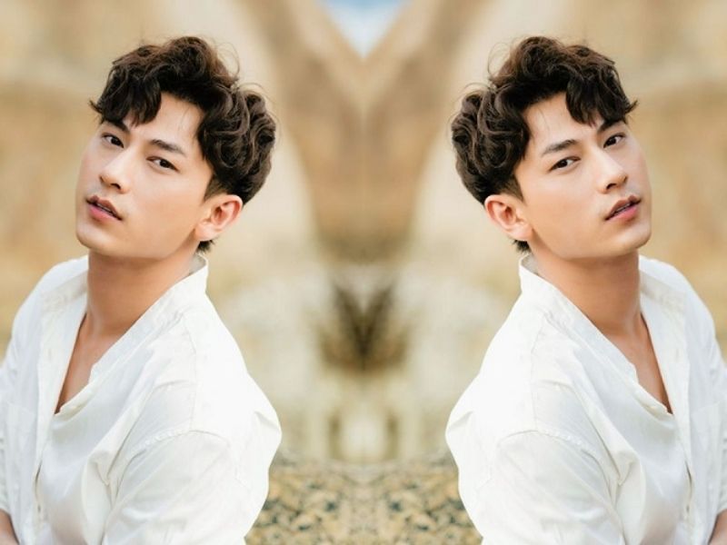 Check TOP 7 biến tấu tóc 2 mái nam mặt tròn chuẩn sành điệu! Tóc 2 mái wet look (vuốt ẩm)